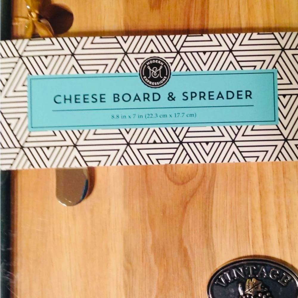 Modern Expressions Wood Cutting Board & Cheese Spreader New in Package 9x7